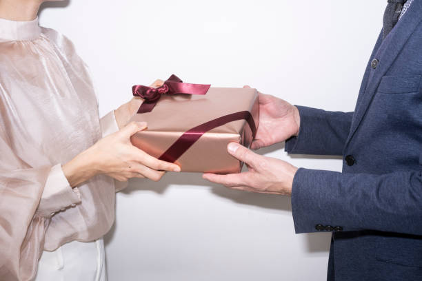 結婚顔合わせで両家が喜ぶ手土産の選び方と渡し方のマナー